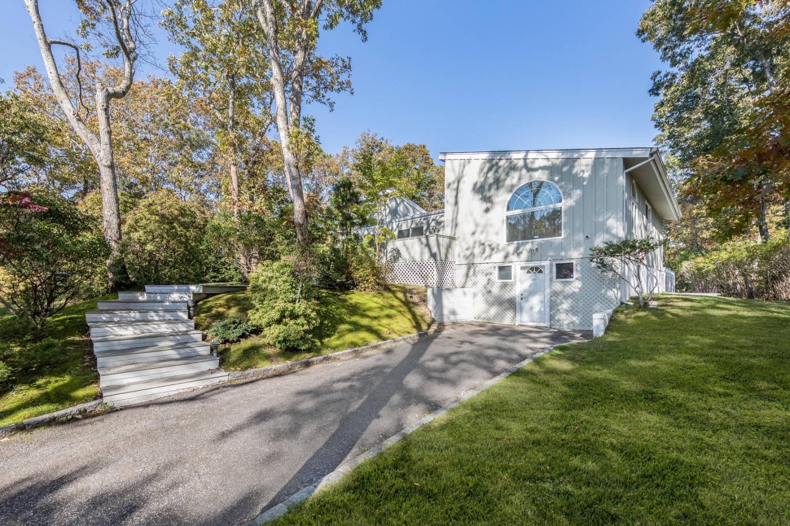 92 Springy Banks Road East Hampton, NY 11937 - Photo 2 of 16 Gallery Image 2