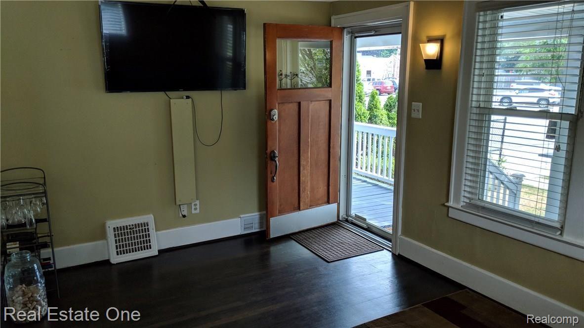 3309 Wakefield Road Berkley, MI 48072 - Photo 7 of 32 IMG_20180720_104832.jpg