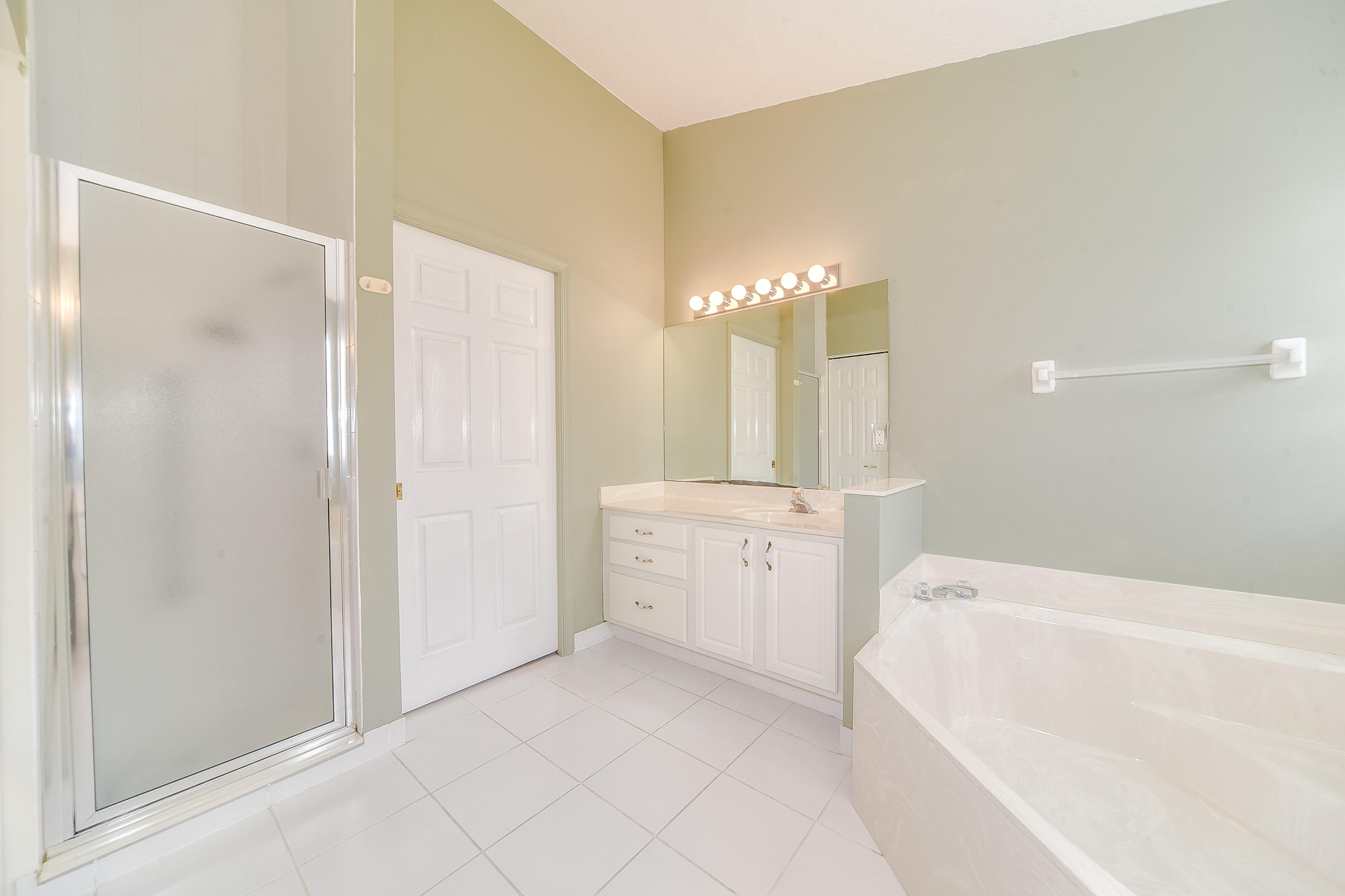 172 Cove Road Greenacres, FL 33413 - Photo 21 of 39 COVE MASTER BATH 2
