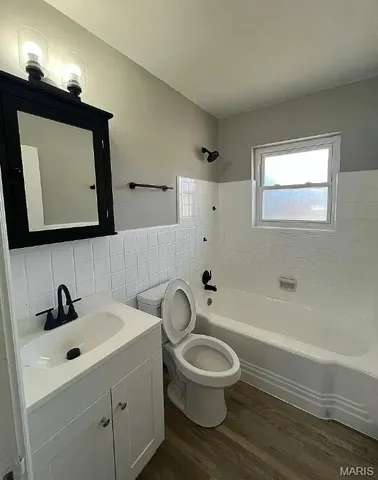 $825 | 3329 Lawn Avenue, Unit 3, St. Louis, MO 63139