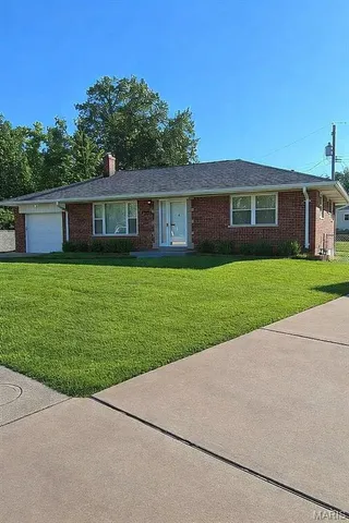 $295,000 | 10714 Winthrop Court, St. Louis, MO 63123