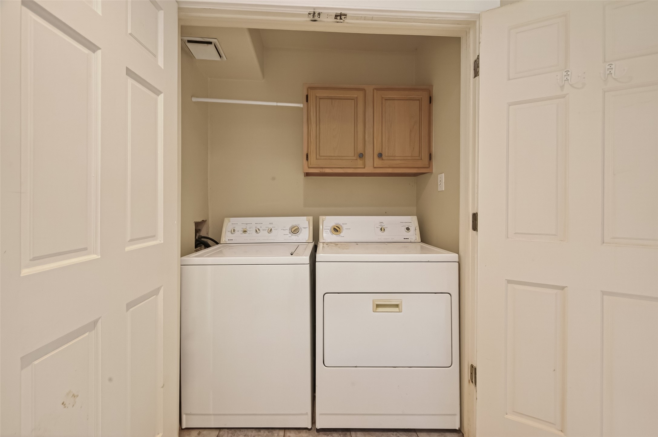 1807 Crocker Street, Unit A Houston, TX 77006 - Photo 16 of 37 a utility room with dryer and washer