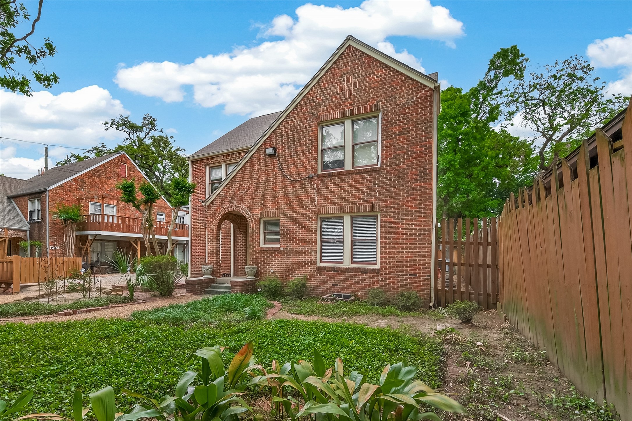 1807 Crocker Street, Unit A Houston, TX 77006 - Photo 2 of 37 a front view of a house with garden