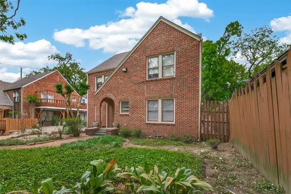 $2,500 | 1807 Crocker Street, Unit A, Houston, TX 77006
