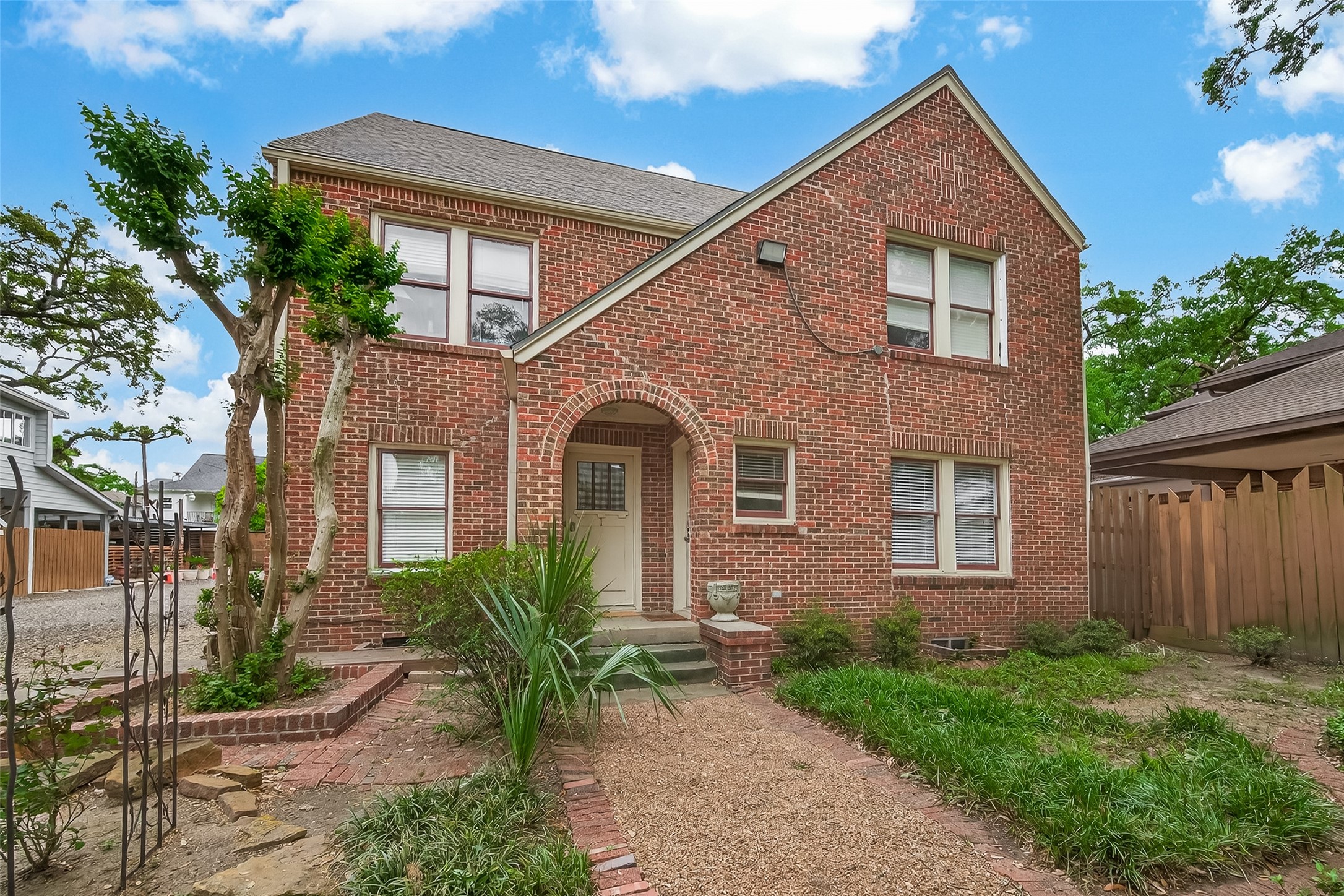 1807 Crocker Street, Unit A Houston, TX 77006 - Photo 37 of 37 a front view of a house with a yard