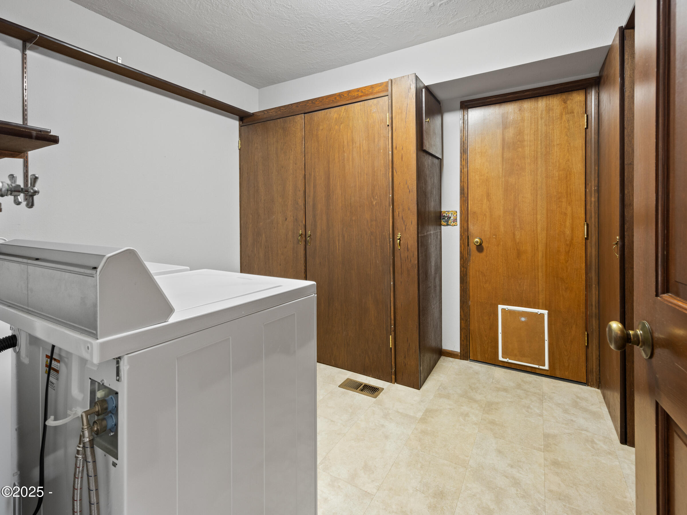 1016 Southwest Mark Street Newport, OR 97365 - Photo 48 of 70 Laundry Room_Pantry Main Level