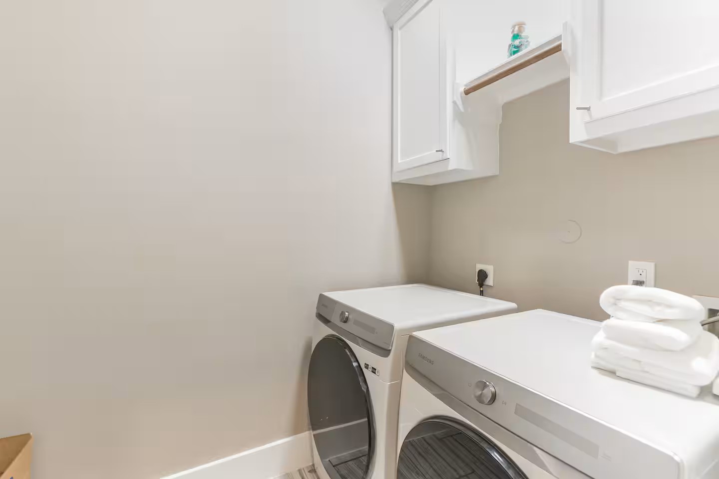 1006 Enid Street, Unit B Houston, TX 77009 - Photo 13 of 26 a utility room with dryer and washer