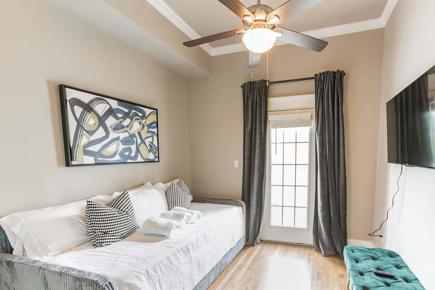 1006 Enid Street, Unit B Houston, TX 77009 - Photo 21 of 26 a bedroom with a bed and a window