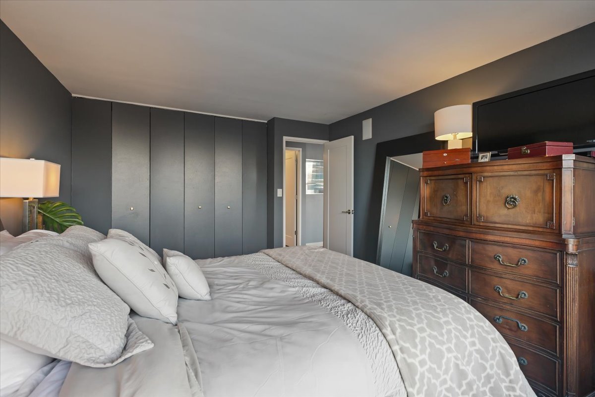 655 West Irving Park Road, Unit 1004 Chicago, IL 60613 - Photo 17 of 25