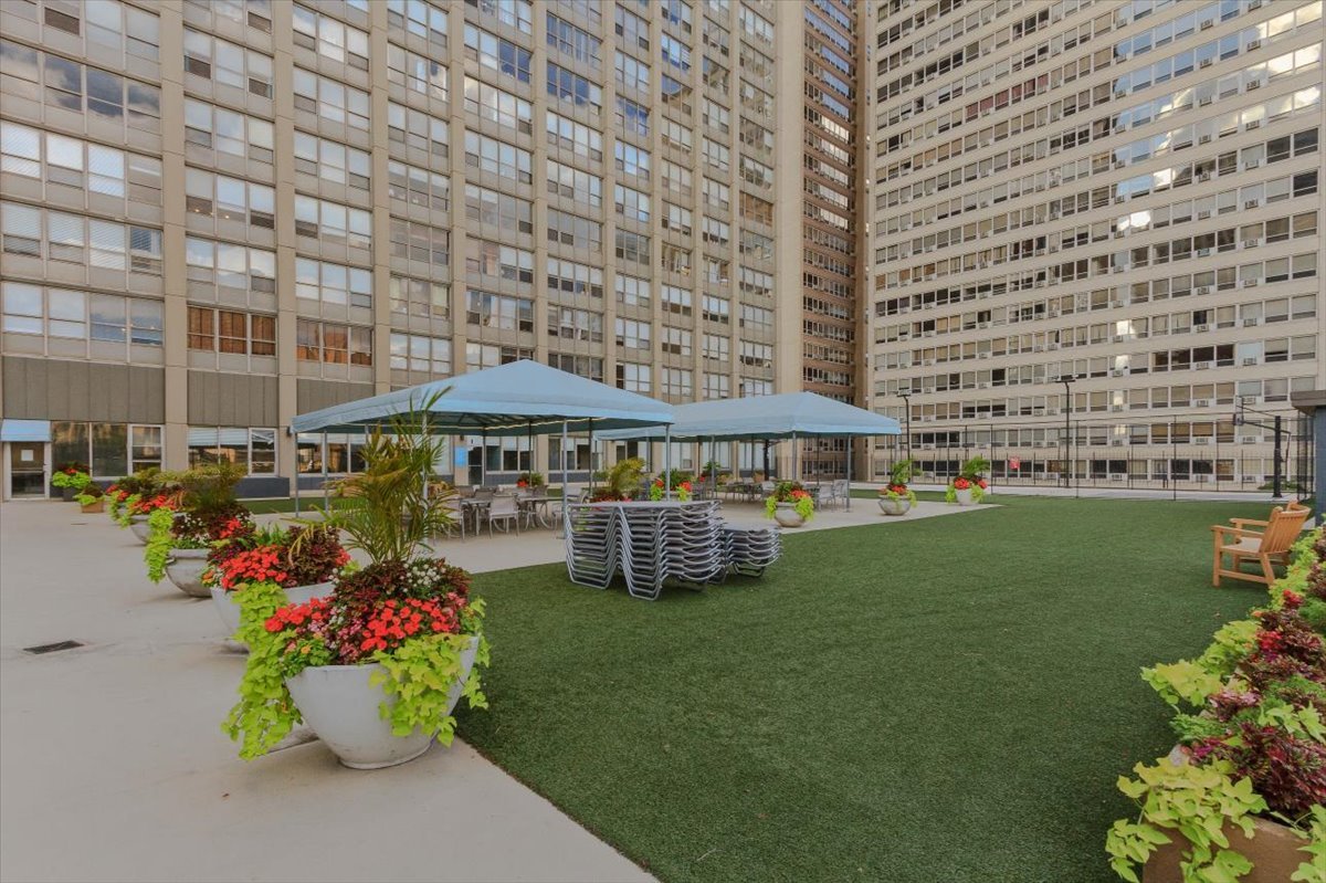 655 West Irving Park Road, Unit 1004 Chicago, IL 60613 - Photo 22 of 25