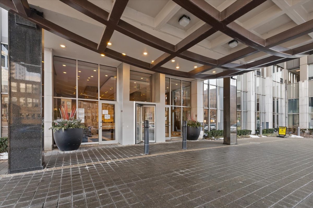 655 West Irving Park Road, Unit 1004 Chicago, IL 60613 - Photo 3 of 25