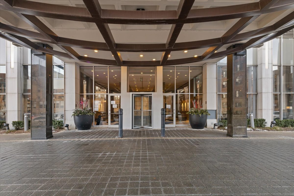 655 West Irving Park Road, Unit 1004 Chicago, IL 60613 - Photo 4 of 25