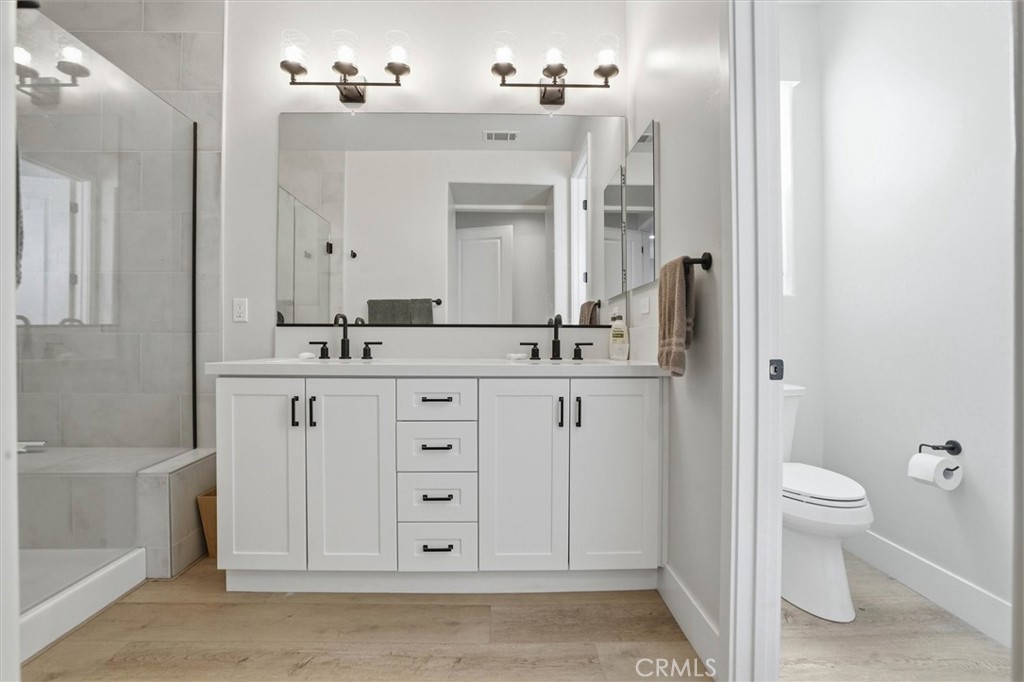 780 Haystack Place San Luis Obispo, CA 93405 - Photo 4 of 27 En-suite master bathroom