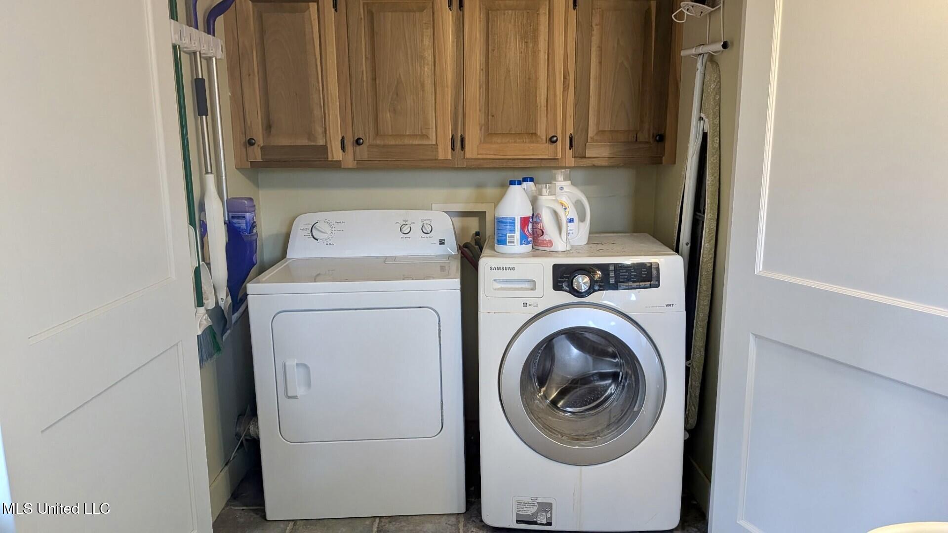 1701 Eastwood Road Natchez, MS 39120 - Photo 11 of 20 laundry closet
