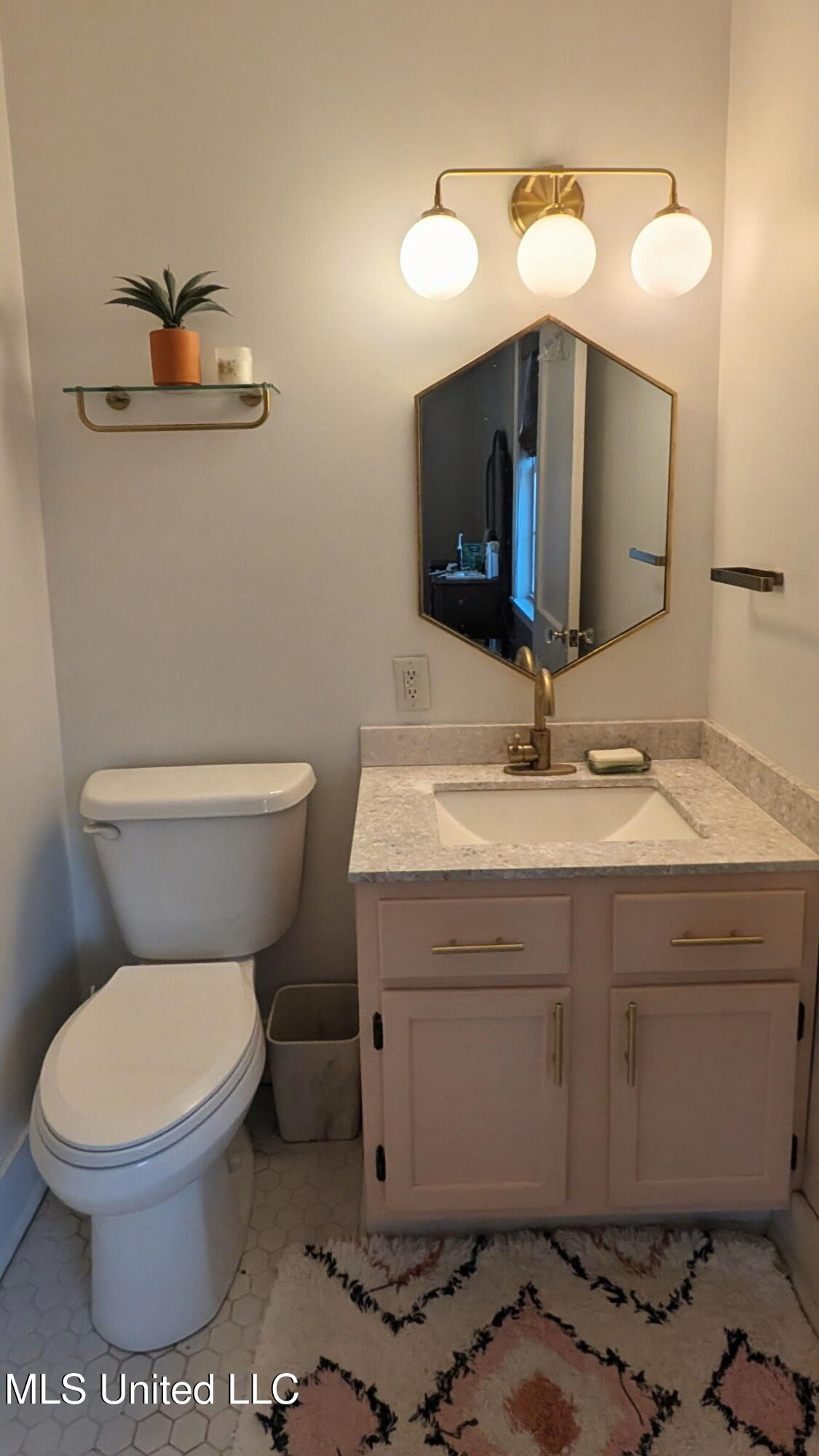 1701 Eastwood Road Natchez, MS 39120 - Photo 13 of 20 Master bath