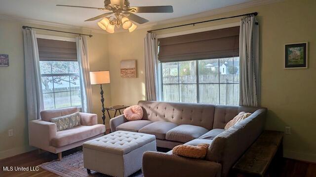 1701 Eastwood Road Natchez, MS 39120 - Photo 4 of 20 Living room 3