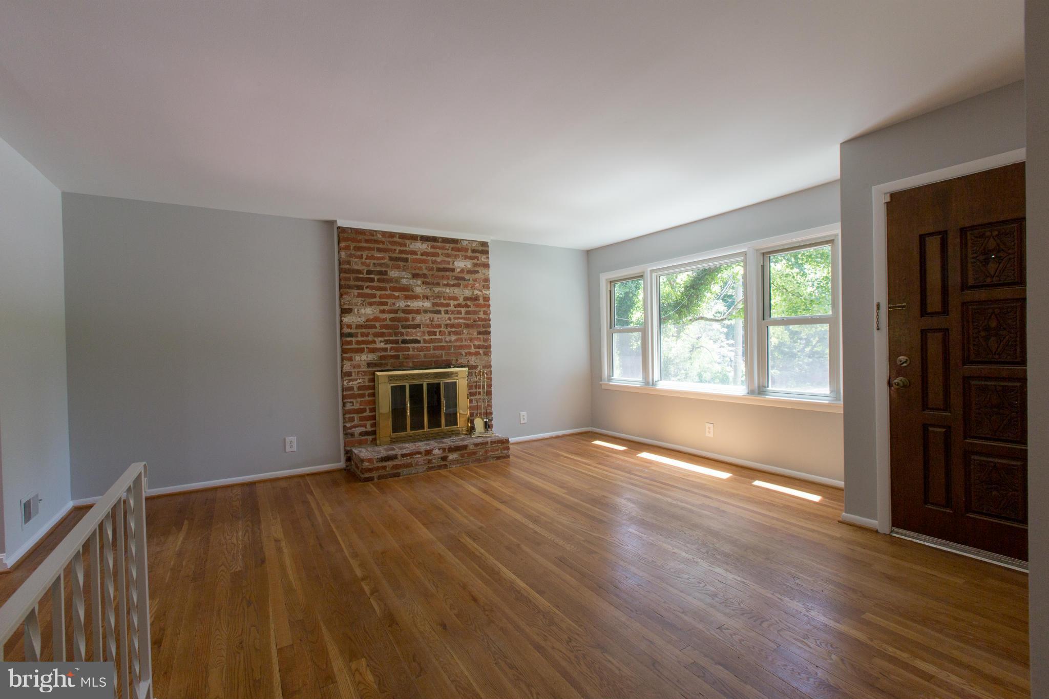 8237 Frye Road Alexandria, VA 22309 - Photo 9 of 22 Living Room
