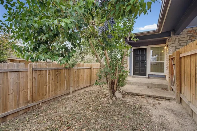 $1,700 | 817 Sirocco Drive, Unit A, Austin, TX 78745