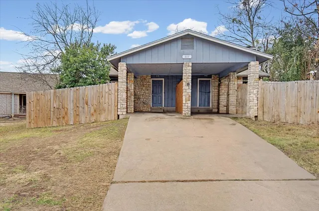 $1,700 | 817 Sirocco Drive, Unit A, Austin, TX 78745