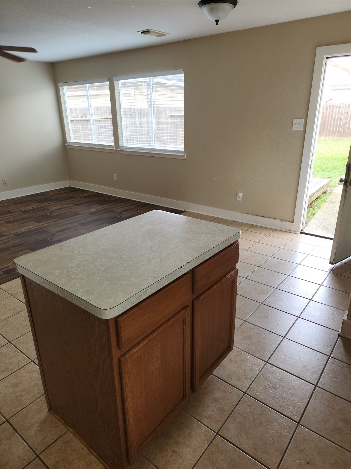 819 Lightningbug Lane Conroe, TX 77301 - Photo 4 of 12