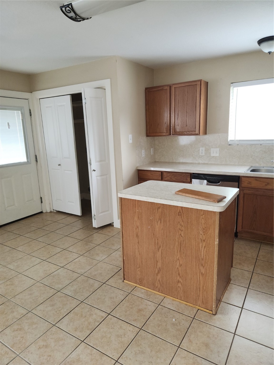 819 Lightningbug Lane Conroe, TX 77301 - Photo 5 of 12