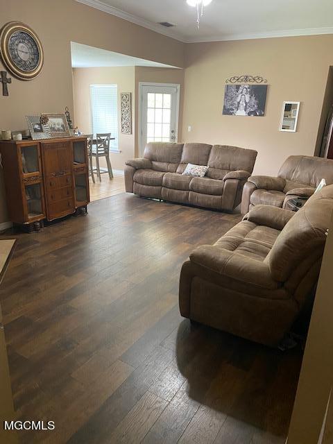 7654 Peabody Road Ocean Springs, MS 39564 - Photo 2 of 8 Living room
