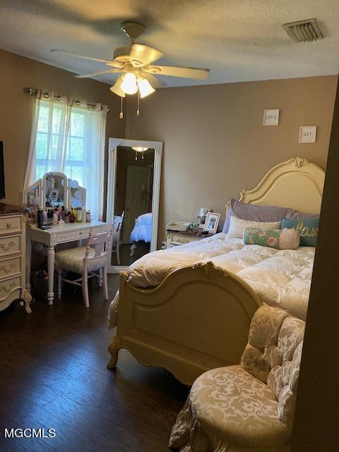 7654 Peabody Road Ocean Springs, MS 39564 - Photo 6 of 8 2nd bedroom