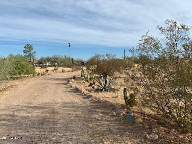 9026 North Page Road Florence, AZ 85132 - Photo 3 of 18 Circular Drive