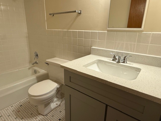 5240 Galitz Street, Unit 304 Skokie, IL 60077 - Photo 13 of 18 a bathroom with a sink toilet vanity and shower