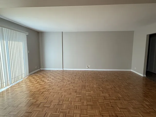 $1,595 | 5240 Galitz Street, Unit 304, Skokie, IL 60077