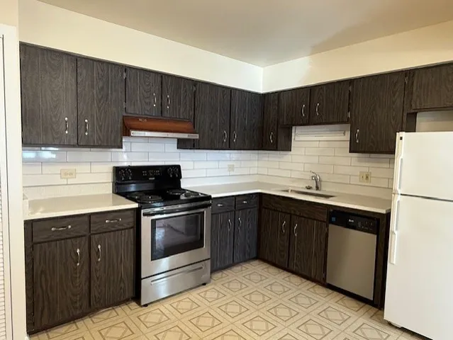 $1,595 | 5240 Galitz Street, Unit 304, Skokie, IL 60077