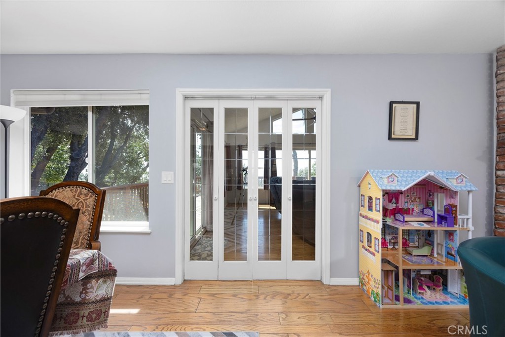 26511 Teal Court Tehachapi, CA 93561 - Photo 27 of 68 a living room with furniture and a window