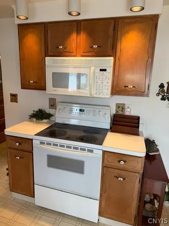 $162,500 | 501 Chestnut Street, Clay, NY 13212
