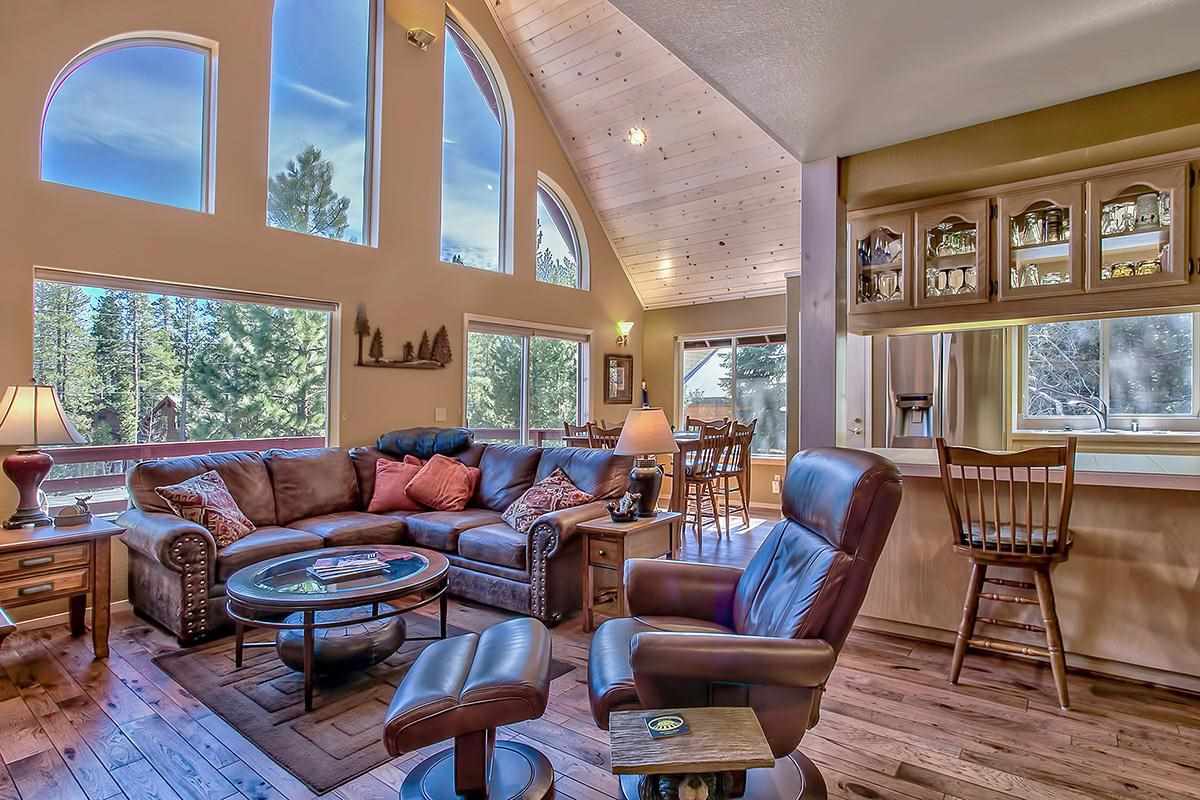 11539 Chalet Road, Unit 11 Truckee, CA 96161 - Photo 2 of 14 Living Room