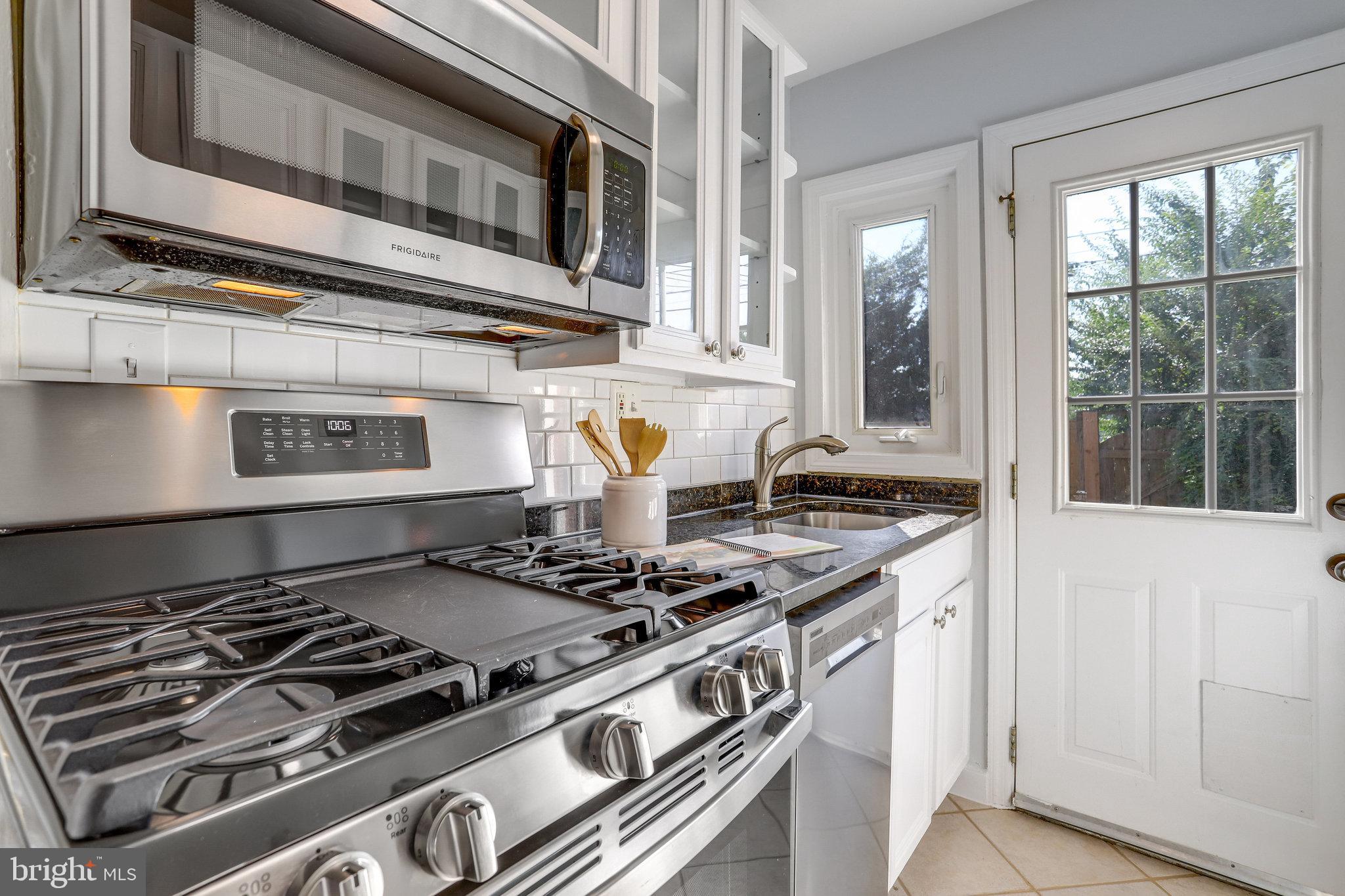 4766 21st Road North Arlington, VA 22207 - Photo 15 of 41 Gas range