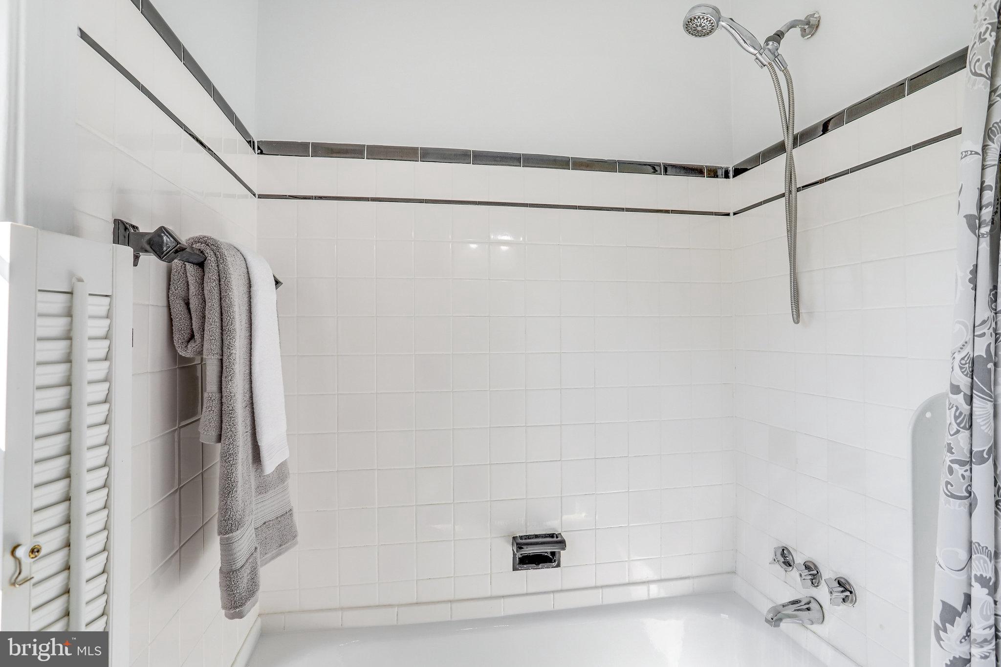 4766 21st Road North Arlington, VA 22207 - Photo 21 of 41 Tub/shower combo in upstairs BA