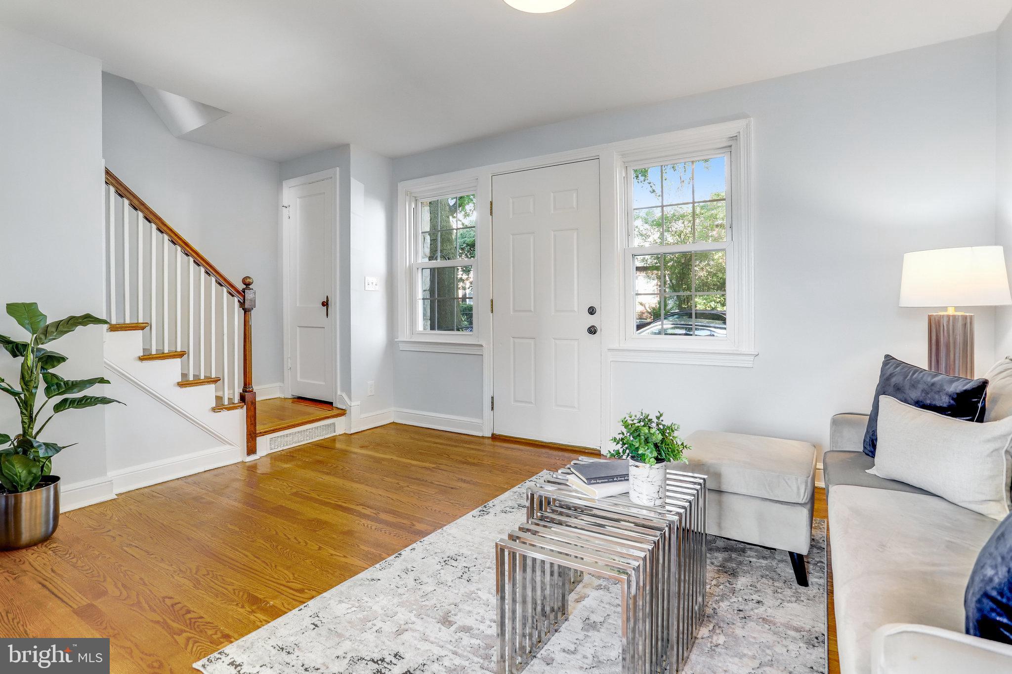 4766 21st Road North Arlington, VA 22207 - Photo 8 of 41 Plenty of light