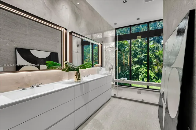 $8,900,000 | 620 Ocean Boulevard, Golden Beach, FL 33160