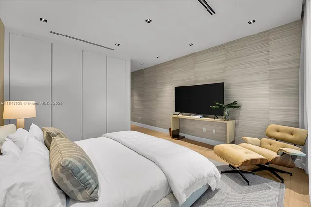 $8,900,000 | 620 Ocean Boulevard, Golden Beach, FL 33160