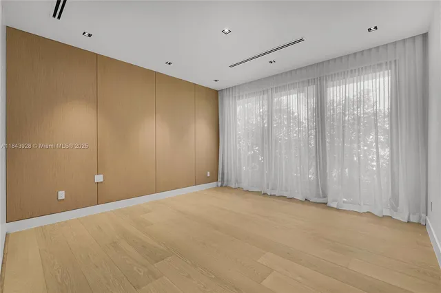 $8,900,000 | 620 Ocean Boulevard, Golden Beach, FL 33160