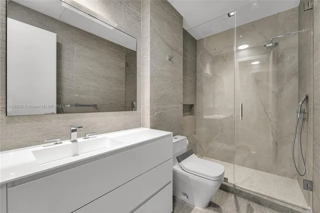 $8,900,000 | 620 Ocean Boulevard, Golden Beach, FL 33160