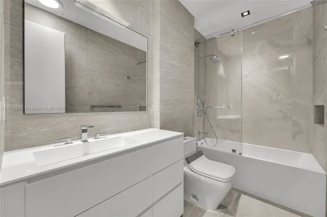 $8,900,000 | 620 Ocean Boulevard, Golden Beach, FL 33160