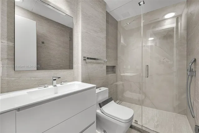 $8,900,000 | 620 Ocean Boulevard, Golden Beach, FL 33160