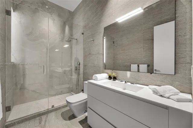 $8,900,000 | 620 Ocean Boulevard, Golden Beach, FL 33160