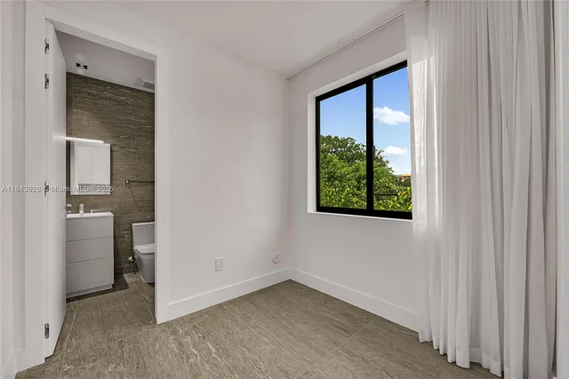 $8,900,000 | 620 Ocean Boulevard, Golden Beach, FL 33160