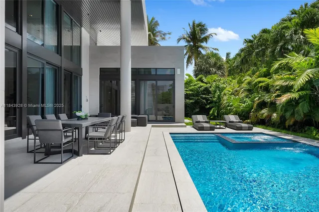 $8,900,000 | 620 Ocean Boulevard, Golden Beach, FL 33160