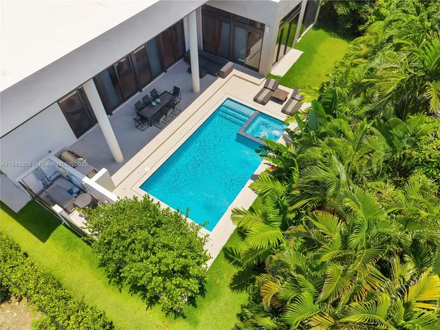 $8,900,000 | 620 Ocean Boulevard, Golden Beach, FL 33160