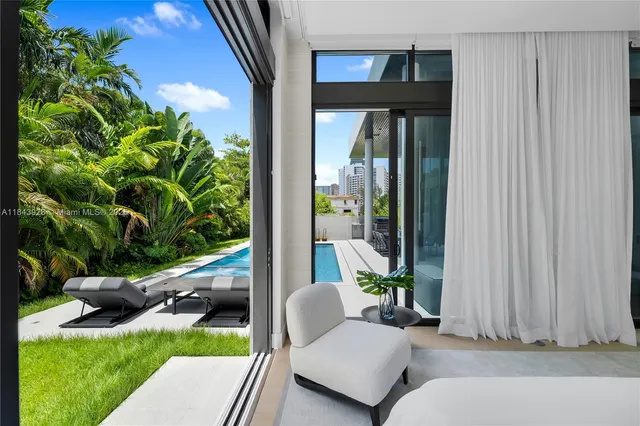 $8,900,000 | 620 Ocean Boulevard, Golden Beach, FL 33160