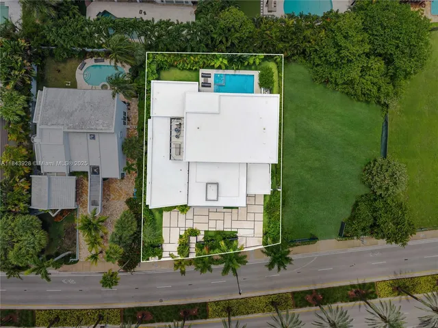 $8,900,000 | 620 Ocean Boulevard, Golden Beach, FL 33160