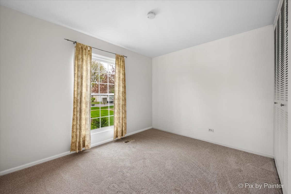 20 Red Oak Trail Cary, IL 60013 - Photo 17 of 27 an empty room with windows